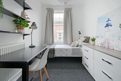 Lovely Single Room - newly refurbished Main Photo