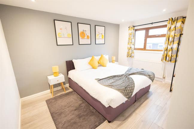 4 Bed House rented as a whole (short term) Main Photo