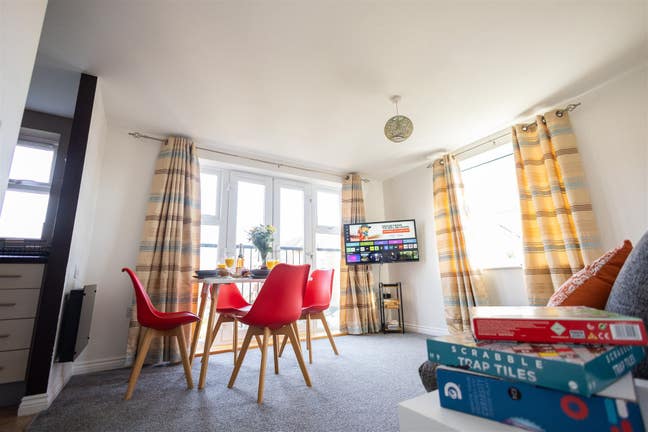 Stunning 2 bed short term serviced flat in Banbury Main Photo