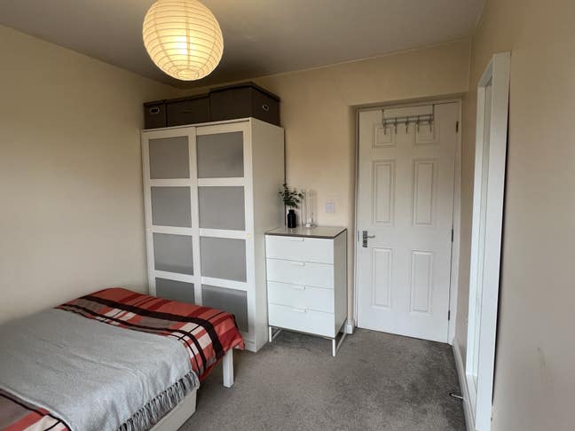 Bright Warm DBL Room Fast Train to London Bridge Main Photo