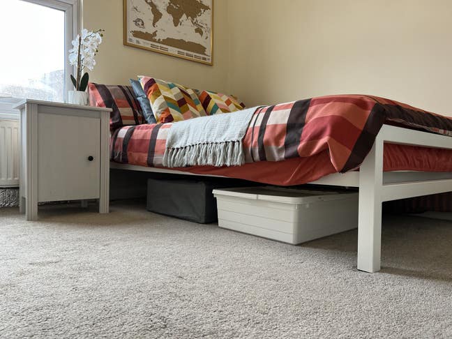 Bright Warm DBL Room Direct Train to the City Main Photo