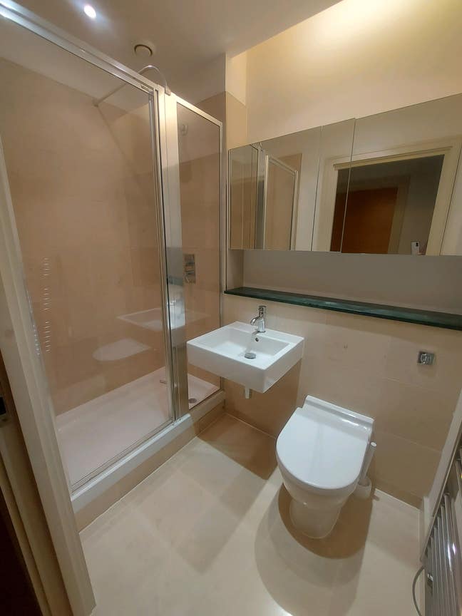 Only Mon-Fri Double Room+Own Showerroom- Battersea Main Photo