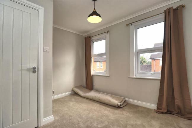 King size room near Woking  town  Main Photo