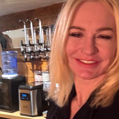 Couple searching double room Main Photo