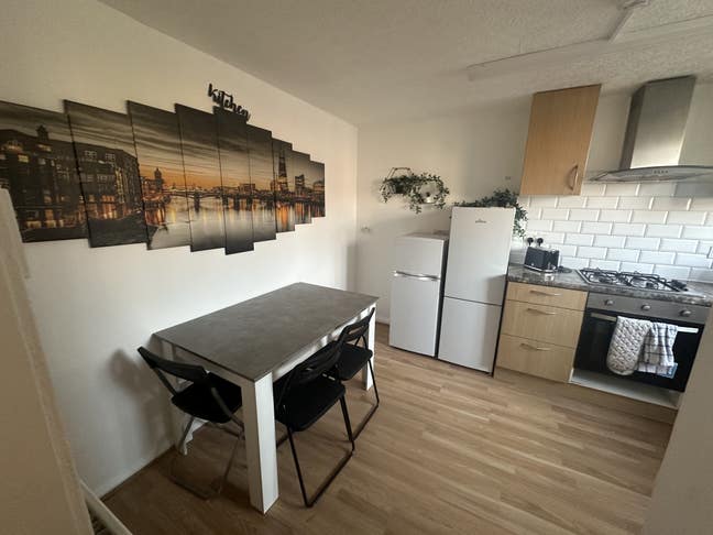 16A Brand New 4 bedroom house in Wood Green!! Main Photo