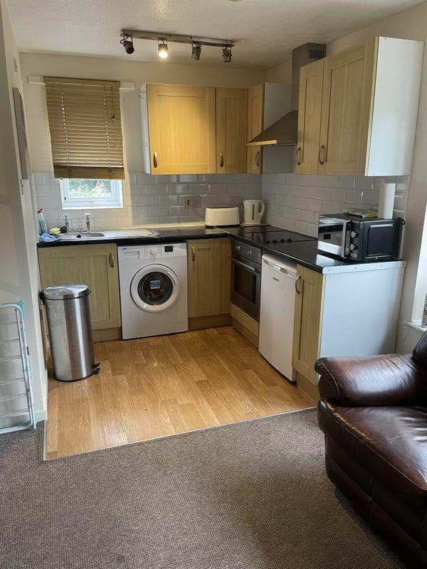 Spacious 1 Bedroom Apartment near the hospital  Main Photo