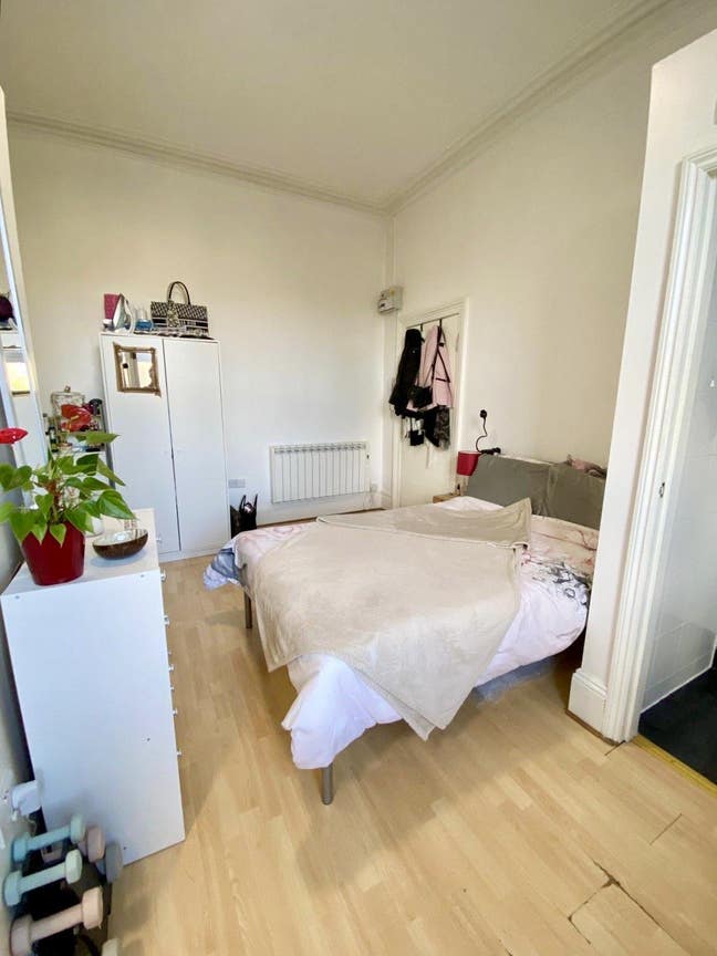 Studio Available in N4!!! Main Photo