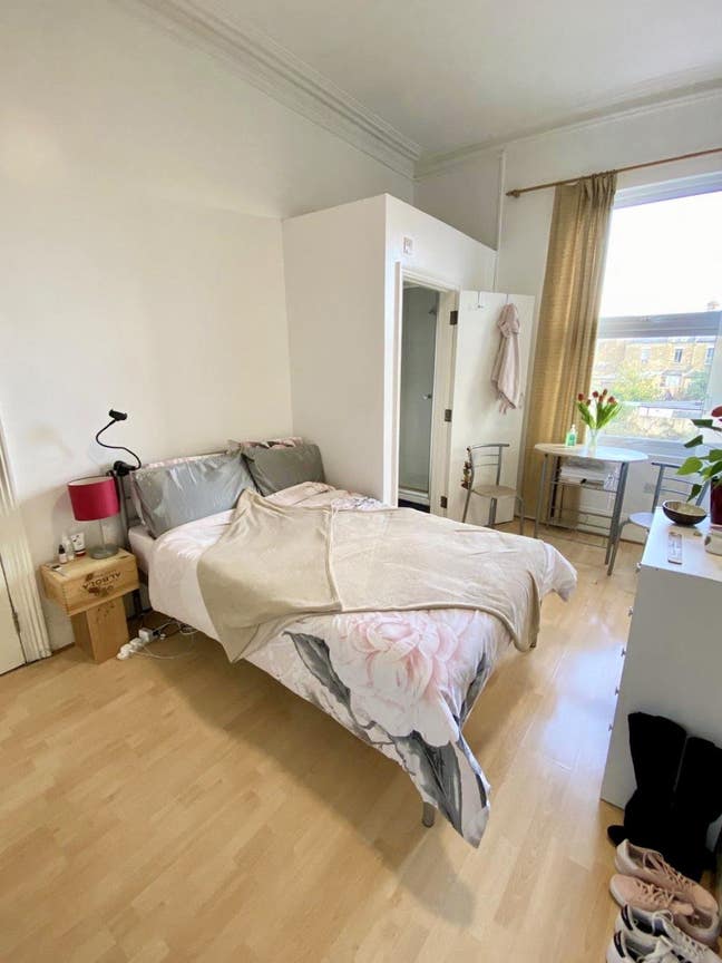 Studio Available N4!  Main Photo