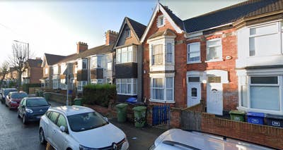 Modern 6 Bedroom Shared House Main Photo