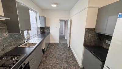 2 bed + 1 reception flat Chadwell Heath/Goodmayes Main Photo