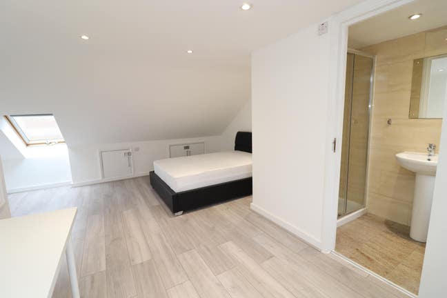 Beautiful Rooms in Charlton – Near Greenwich! Main Photo