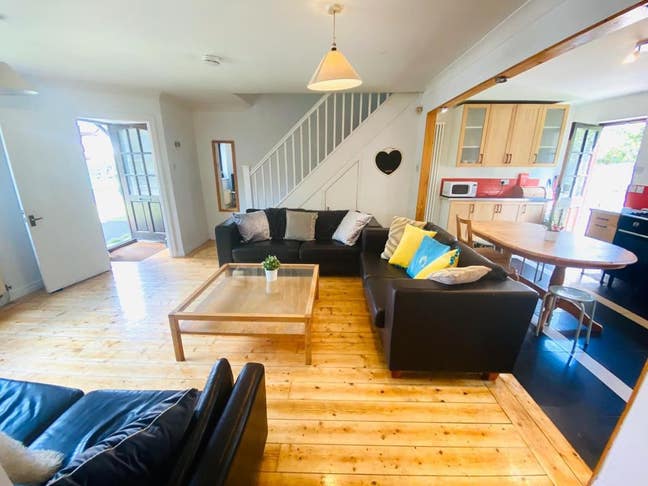*** 8 Bed Fallowfield House**** Main Photo