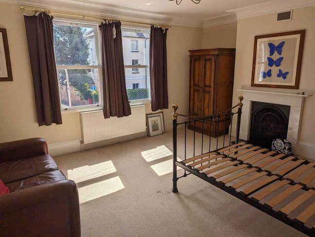 Room in lovely spacious, central house Main Photo