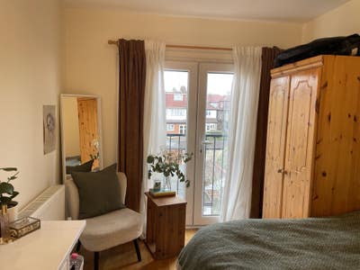 Ealing-Double Room, Close to Tube, Weekly Cleaner Main Photo