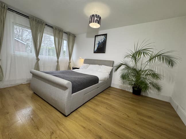 Room In Windsor Main Photo