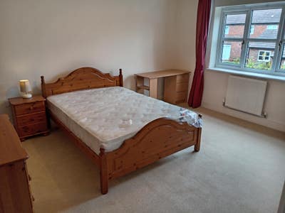 Master En-Suite double in quiet house Main Photo