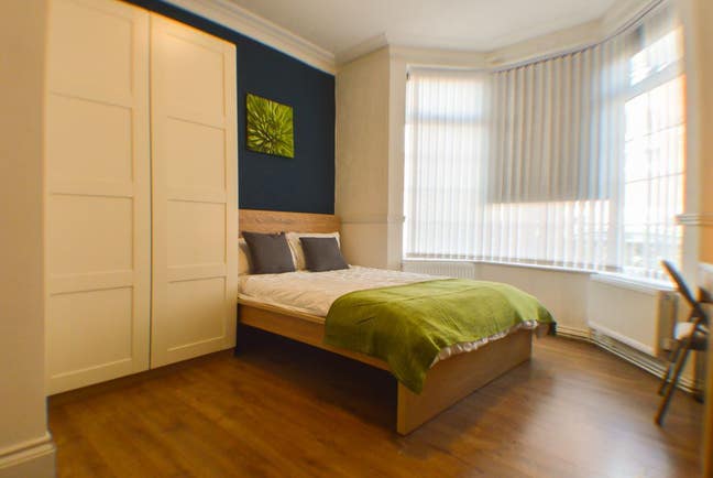 🚨 Large  En Suite Double Room! 🚨 Main Photo