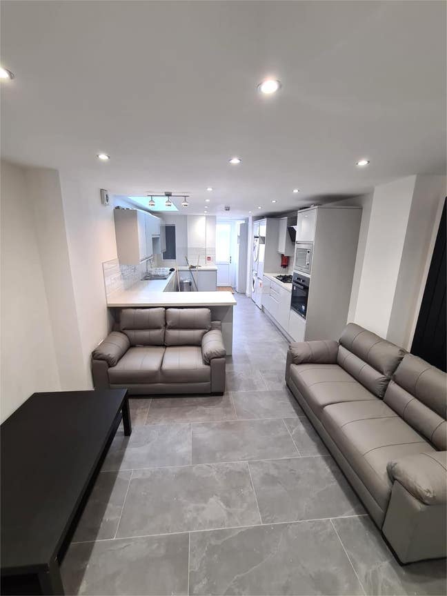 All Ensuite Double Bedrooms Available Now!!! Main Photo