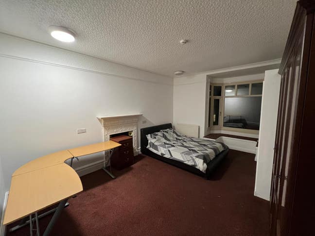 3 Furnished rooms available !!! NOW!!! Main Photo