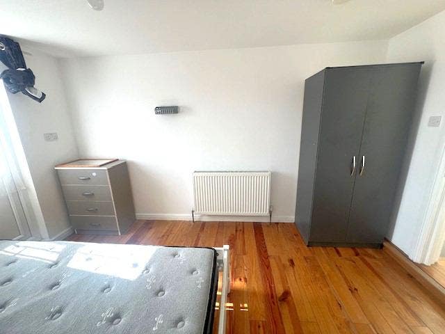 All Bills Are Included 1 Bed Flat Private Balcony Main Photo