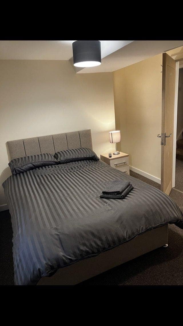 Room 4 en-suite  Main Photo