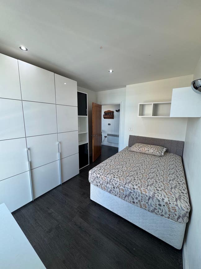 1 Room in 3-Bed Duplex Penthouse in Royal Victoria Main Photo