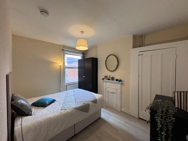 Double Room - Kings Road, Willesden, NW10 2Bp Main Photo