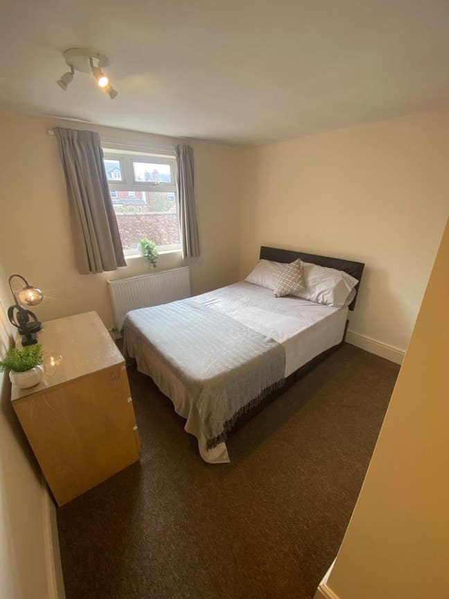 Double Ensuite Room - Close to Hospital Main Photo