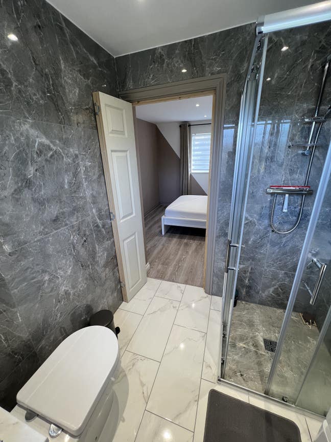 Rochester Double bedroom with Ensuite (furnished) Main Photo
