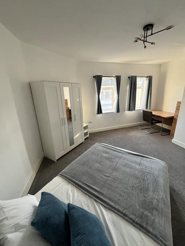 Large en-suite double bed inc. Bills Main Photo