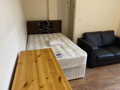 Bills included Compact  studio flat Main Photo