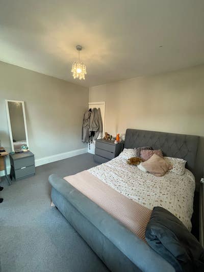 All female house, cleaner, parking Main Photo