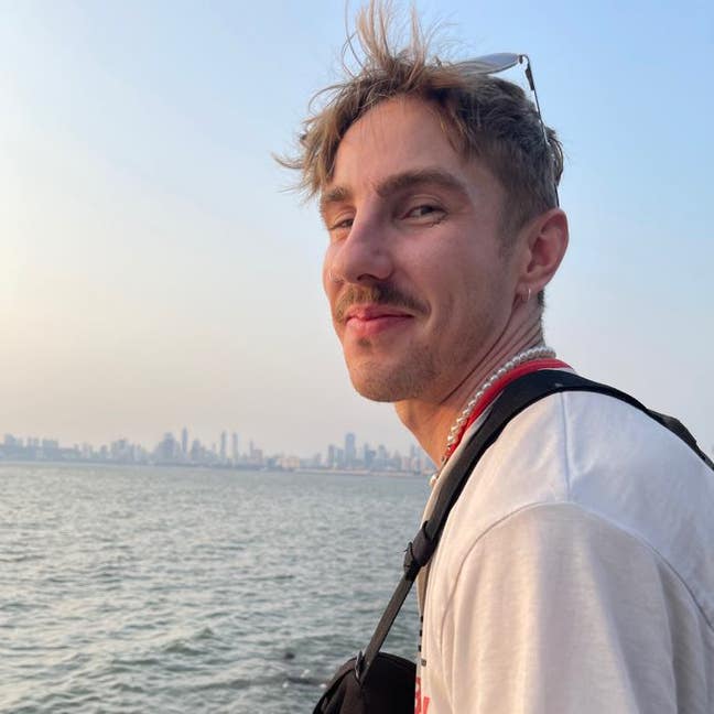 Professional Male seeks a double room Main Photo