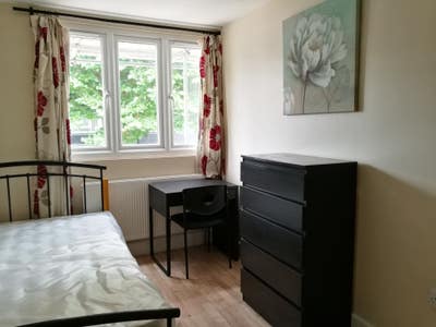 Double bedroom to let bills included Main Photo