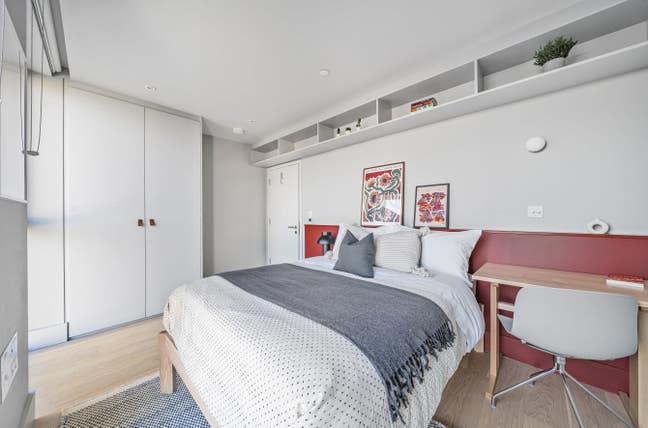 Spacious Double in Super Modern Building   Main Photo
