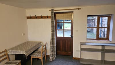 Self Contained Small Studio Main Photo