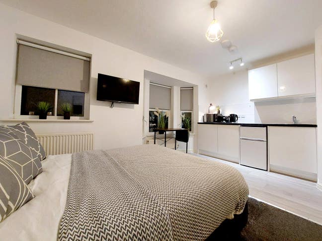 Ensuite Studio Room In Hampton Main Photo