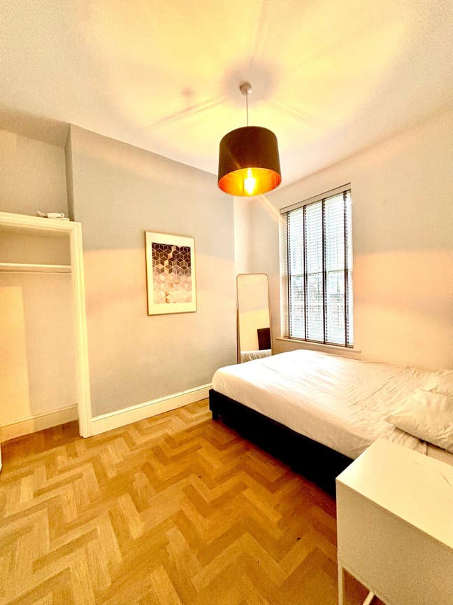 One Large room Liverpool city centre- L7 8SY Main Photo