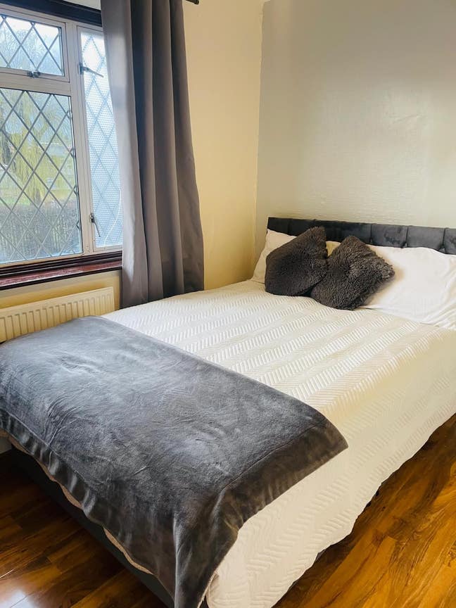  Spacious Furnished Rooms Available in UB4 8BE Main Photo