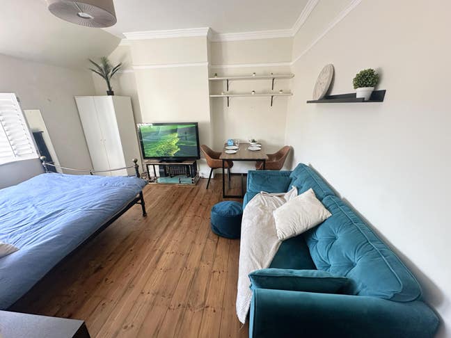 Chic Rooms Available in West Wimbledon Main Photo