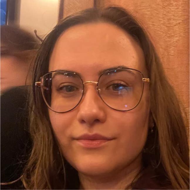 29yo female professional looking for a quiet room  Main Photo