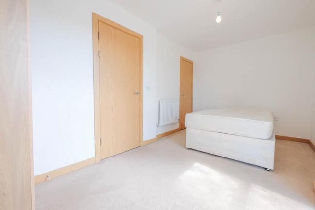 Room in Shared House :) Main Photo