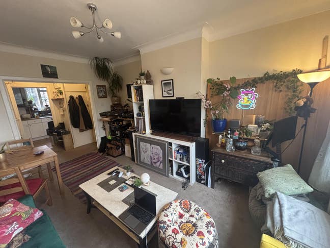 Petite Room with aditional storage/living space Main Photo