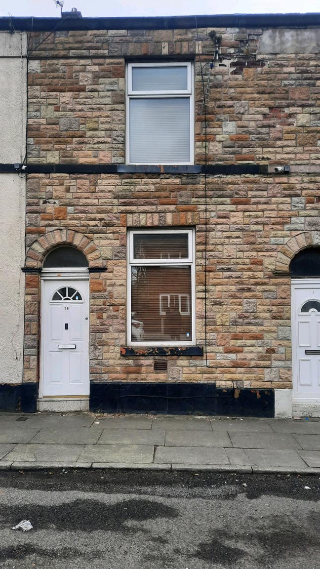 House in Bury Close to City Centre, Hospital, M66 Main Photo