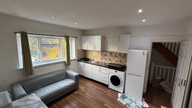 £1600 for 2 bed flat including bills Main Photo