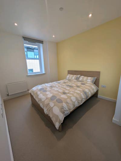 Double room with 1 flatmate only. 1 mins to Train Main Photo