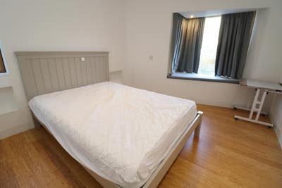 Stunning Double Room on the Road to Brixton Main Photo