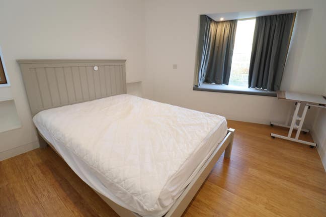 Stunning Double Room on the Road to Brixton Main Photo