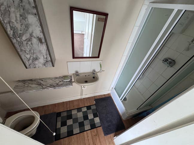 Spacious Flat Available NOW! Main Photo