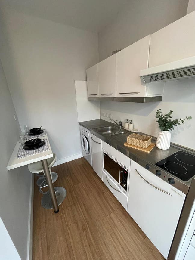 Furnished Studio Flat suitable for couples Main Photo